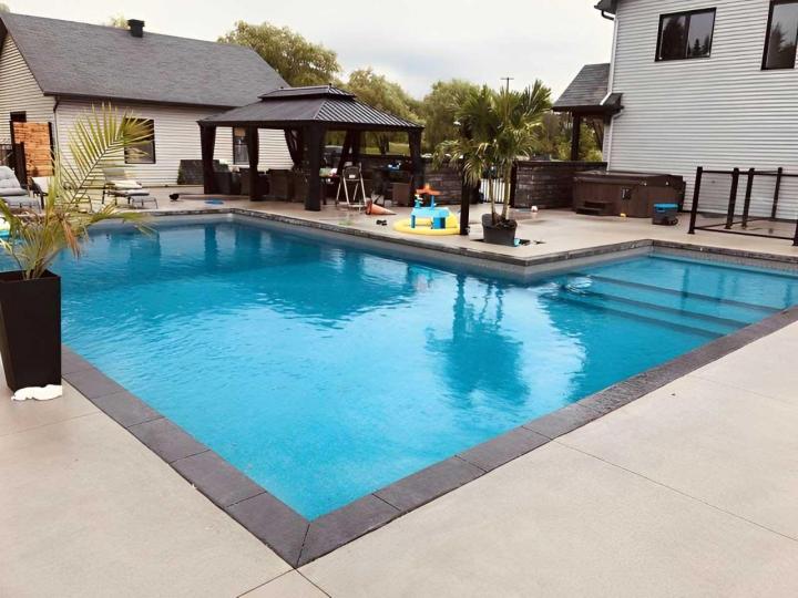 Custom pool and concrete design Sherbrooke